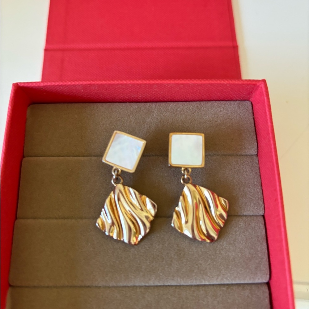 Mother of pearl earrings
